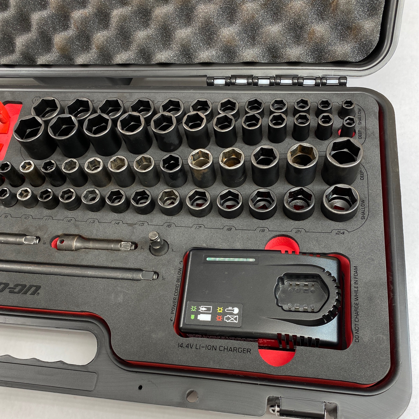 Snap 62-piece 3/8-inch Cordless Impact Wrench Tool Kit