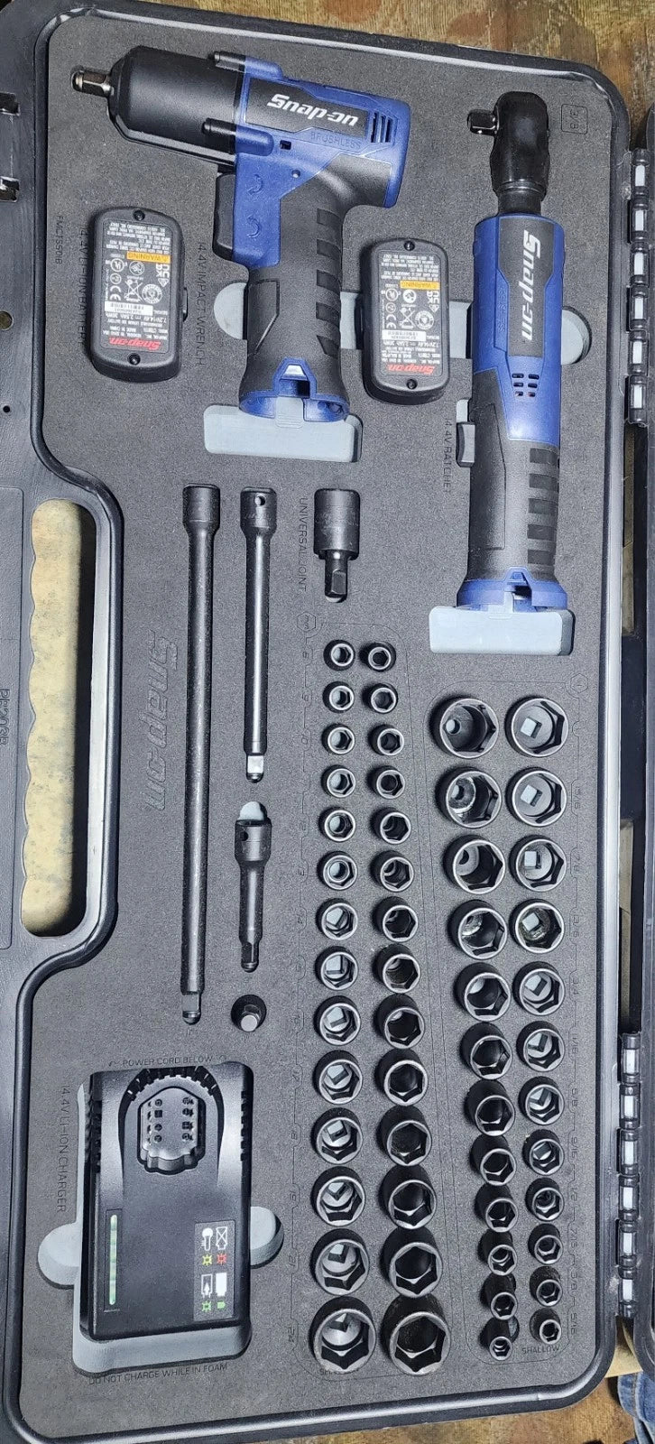 Snap 62-piece 3/8-inch Cordless Impact Wrench Tool Kit